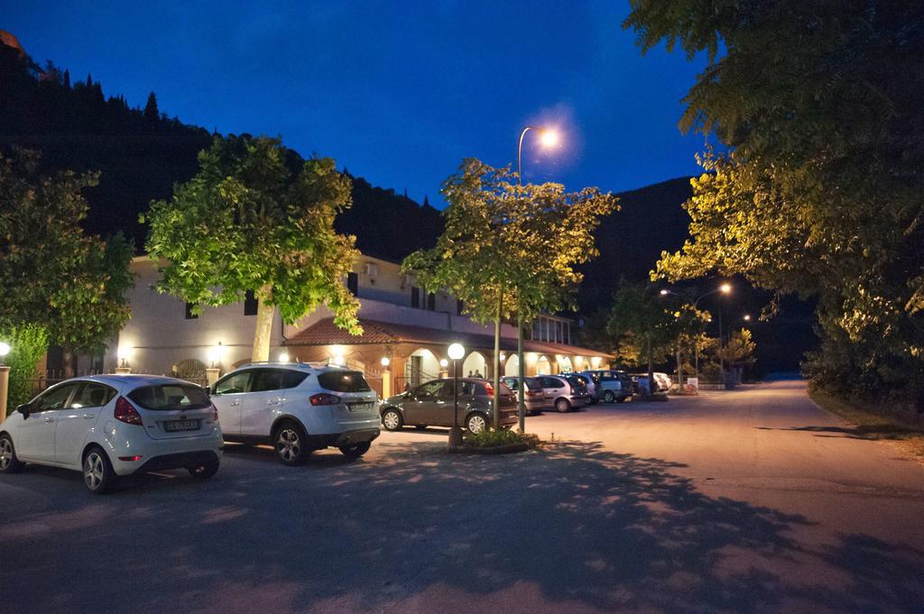 Albergo Magrini Della Genga Genga  Eksteriør bilde